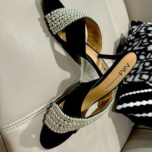 Neiman Marcus Pearl and black mule. Worm once!